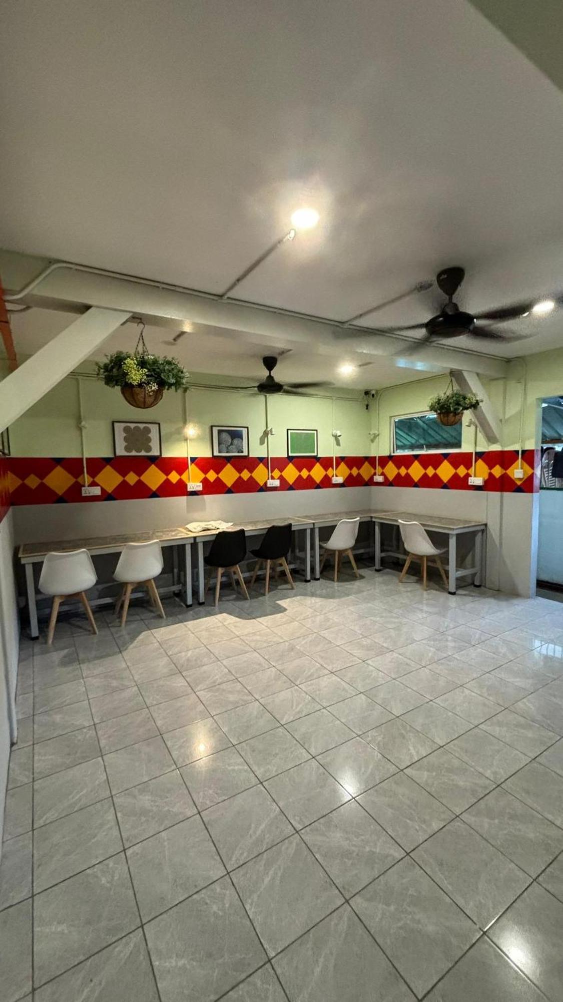 5 Minutes Airport Lodge Kampong Patagas Εξωτερικό φωτογραφία